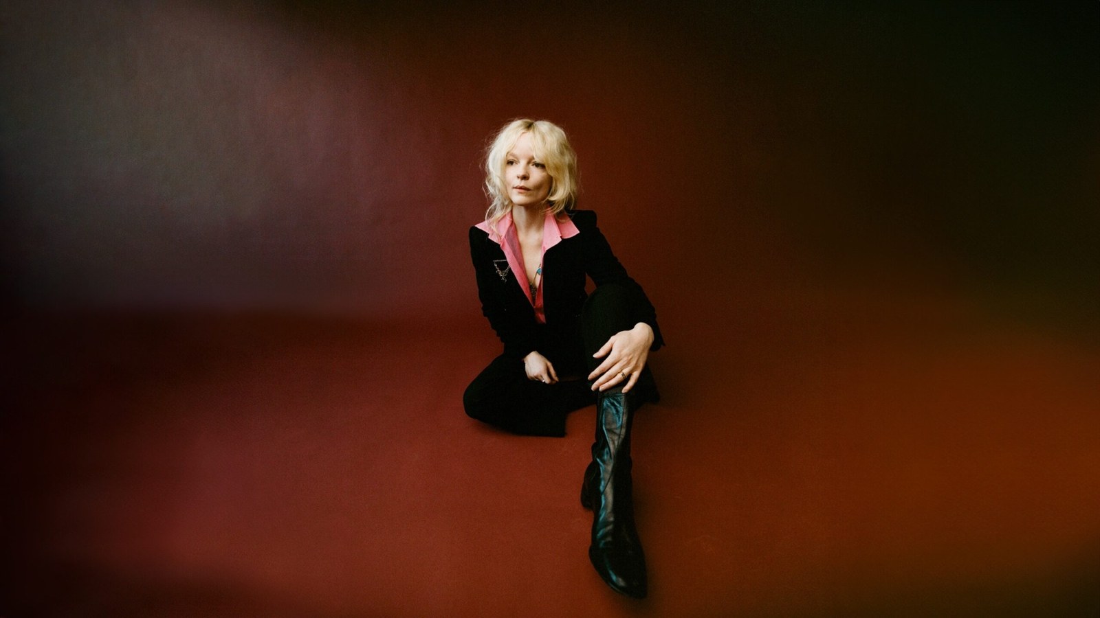 Jessica Pratt, playing Mackintosh Queen's Cross